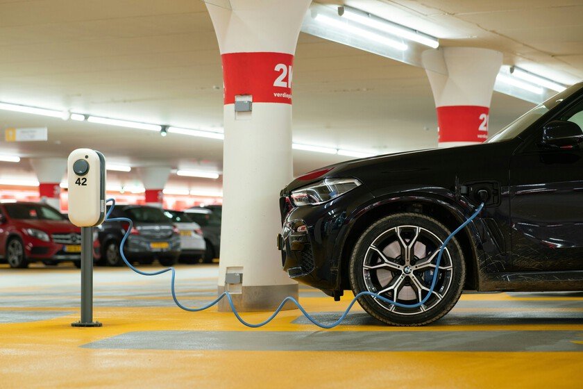 Tu vecino puede instalar un cargador en tu plaza de garage